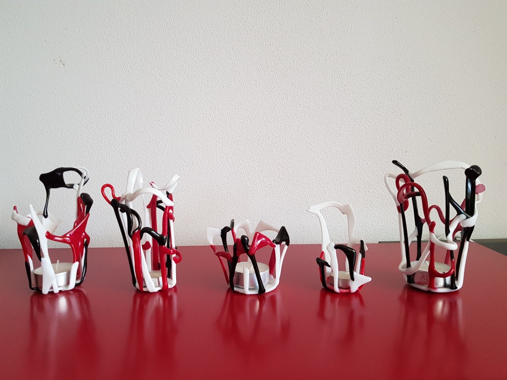 Mijn glas kunstwerkjes staan tot 19 november in het venster van dorpsstraat 31 in Warmond. 

Gluren bij de buren is een kunst-iniatief van de Kunstweek van Warmond.