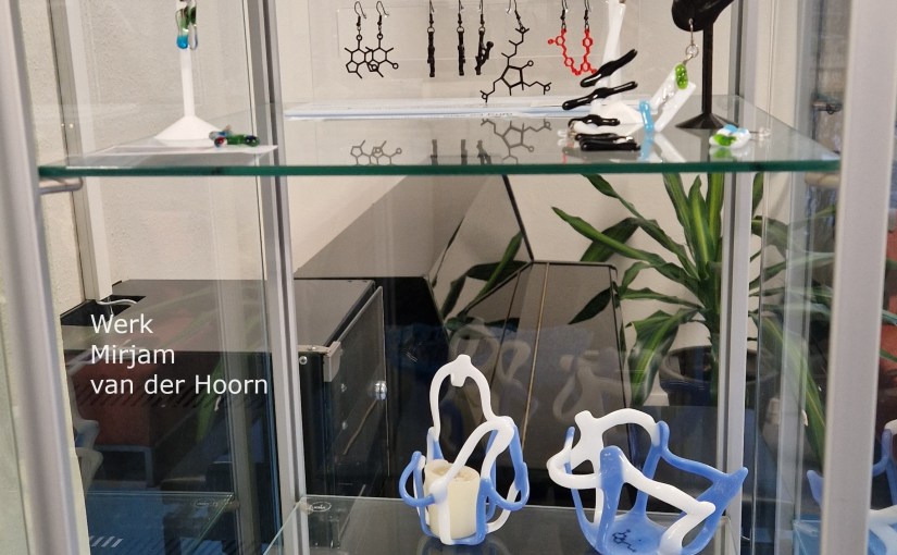 Met de Vitrineminis exposeren in Bibliotheek&nbsp;Voorschoten