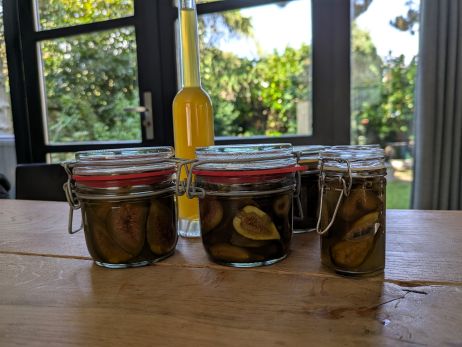 Gekonfijte vijgen naar Grieks recept om onrijpe vijgen te verwerken. 