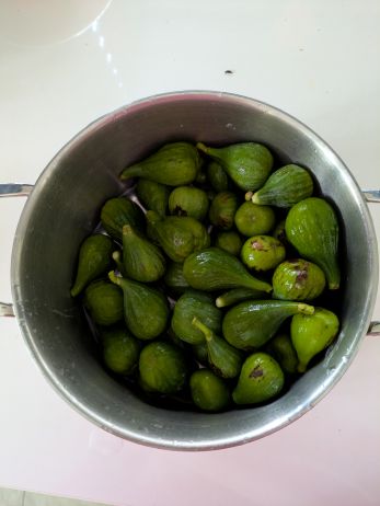 Onrijpe vijgen verwerken naar een Grieks recept...Gekonfijte vijgen